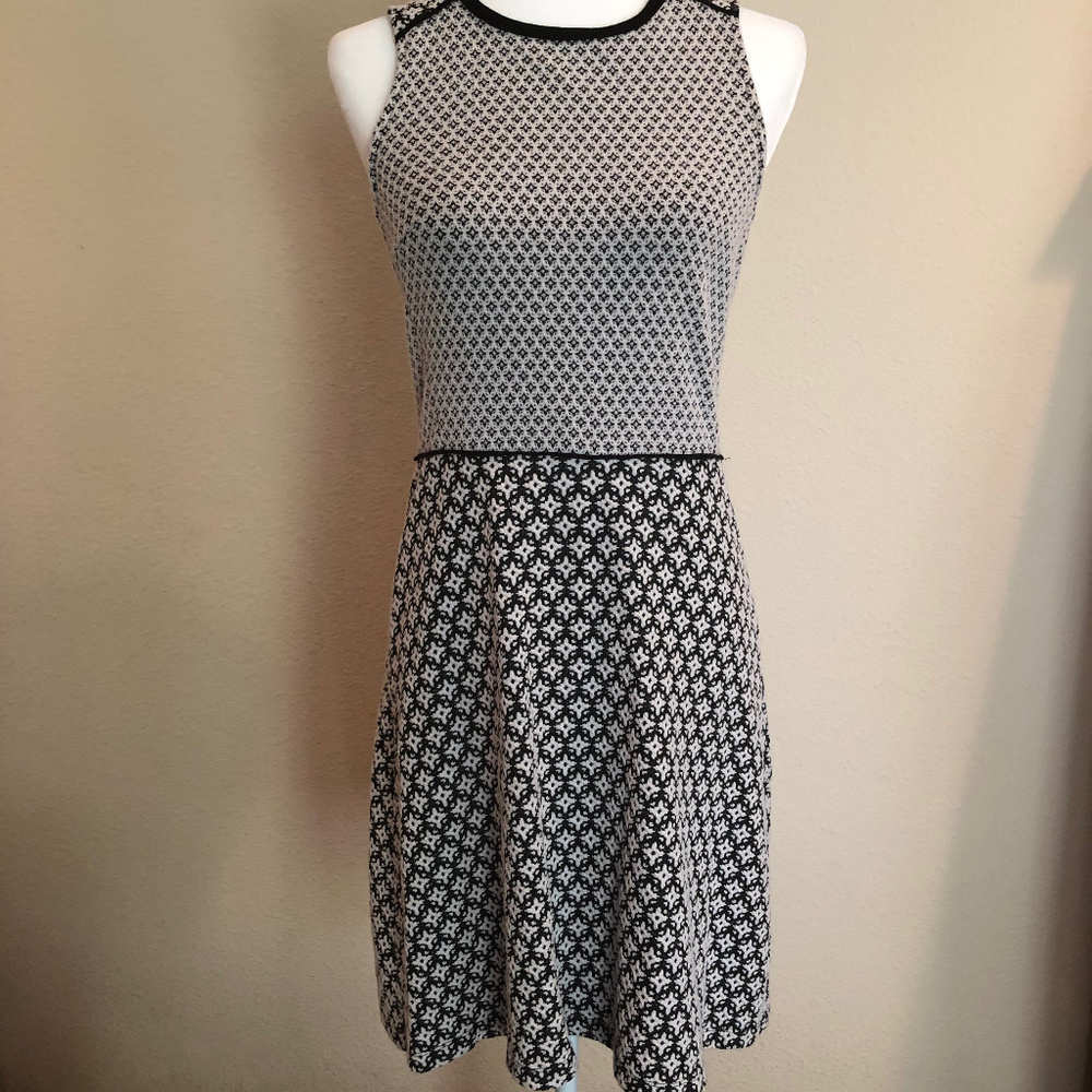 Loft Outlet black/white pattern sleeveless dress